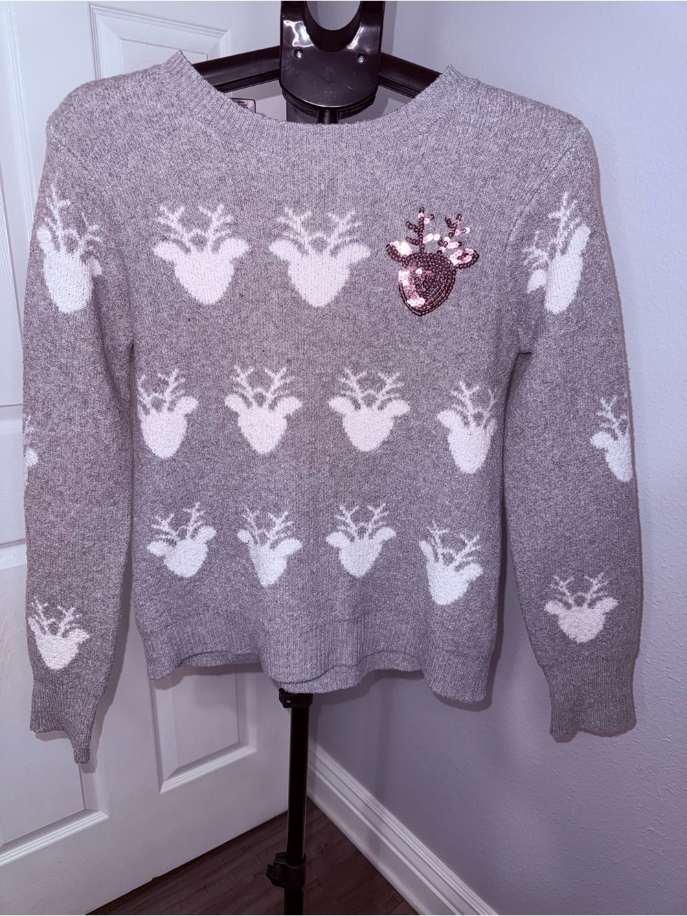 Holiday Time Women’s M Gray Reindeer Sequin Christmas Sweater